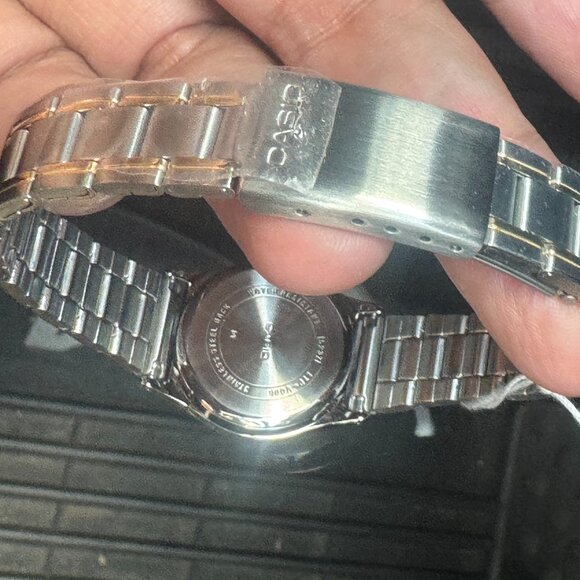 Casio Watch for Ladies or teen , new item, Stainless Steel, 30mm Diameter  Band - Picture 4 of 6